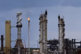 Mỏ dầu Syncrude ở phía Bắc Fort McMurray, tỉnh Alberta, miền Tây Canada. (Nguồn: AFP/TTXVN)