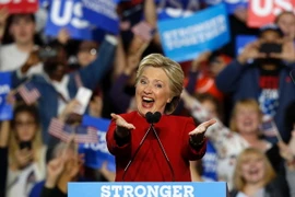 Các nhà đầu tư kỳ vọng chiến thắng của bà Hillary Clinton sẽ mang đến ít nguy cơ bất ổn và khiến thị trường ổn định hơn. (Nguồn: AFP/TTXVN)