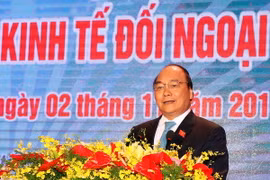 Thủ tướng Nguyễn Xuân Phúc dự và phát biểu tại Gala kết nối và hội nhập chào mừng Hội nghị Kinh tế Đối ngoại 2016. (Ảnh: Thống Nhất/TTXVN)