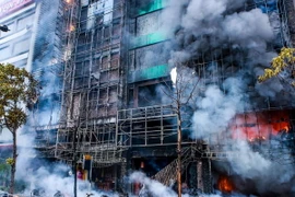 Hiện trường vụ cháy nghiêm trọng tại quán karaoke 68 Trần Thái Tông. (Ảnh: Minh Sơn/Vietnam+)