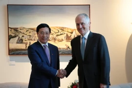 Phó Thủ tướng Phạm Bình Minh và Ngoại trưởng Australia Julie Bishop tại lễ ký kết Chương trình hành động giai đoạn 2016-2019. (Ảnh: Khánh Linh/TTXVN)
