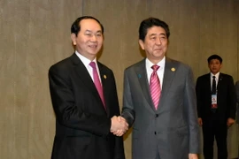 Chủ tịch nước Trần Đại Quang tiếp Thủ tướng Nhật Bản Shinzo Abe. (Nguồn: TTXVN)