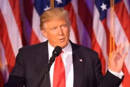 Tổng thống mới đắc cử Donald Trump phát biểu sau khi giành chiến thắng trong cuộc bầu cử Tổng thống Mỹ tại New York. (Nguồn: AFP/TTXVN)