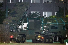 Hệ thống đánh chặn tên lửa đất đối không PAC-3 được triển khai trong khuôn viên trụ sở Bộ Quốc phòng Nhật Bản ở Tokyo. (Nguồn: Kyodo/TTXVN)