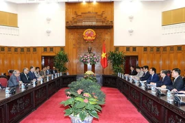 Phó Thủ tướng Vương Đình Huệ tiếp đoàn đại biểu Liên đoàn Công nghiệp Ấn Độ. (Ảnh: Doãn Tấn/TTXVN)