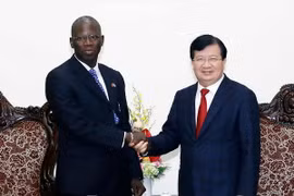 Phó Thủ tướng Trịnh Đình Dũng tiếp Giám đốc Quốc gia Ngân hàng thế giới tại Việt Nam Ousmane Dione. (Ảnh: An Đăng/TTXVN) 