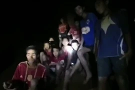 Các thành viên đội bóng thiếu niên được tìm thấy an toàn trong hang Tham Luang ngày 2/7. (Ảnh: AFP/TTXVN)