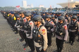 Cảnh sát Indonesia triển khai tại Jakarta, ngày 6/6. (Nguồn: THX/TTXVN)