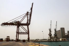 Quang cảnh cảng Hodeida, Yemen ngày 24/6. (Ảnh: AFP/ TTXVN)