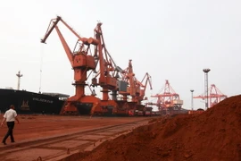 Đất hiếm chuẩn bị xuất khẩu tại cảng Lianyungang, tỉnh Giang Tô, miền đông Trung Quốc. (Nguồn: AFP/ TTXVN)