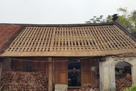 Một ngôi nhà ở Làng cổ Đường Lâm bị phá dỡ. (Ảnh minh họa: Đinh Thuận/TTXVN)