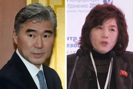 Ông Sung Kim (trái), cựu Đại sứ Mỹ tại Hàn Quốc và từng giữ cương vị đàm phán hạt nhân với Triều Tiên và Thứ trưởng Ngoại giao Triều Tiên Choe Son-hui. (Nguồn: Yonhap/TTXVN)