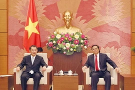 Trưởng Ban Tổ chức Trung ương Phạm Minh Chính tiếp Chủ tịch Liên minh Nghị sỹ hữu nghị Nhật Bản-Mekong. (Ảnh: Văn Điệp/TTXVN)