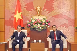 Trưởng Ban Tổ chức Trung ương Phạm Minh Chính tiếp Chủ tịch Liên minh Nghị sỹ hữu nghị Nhật Bản-Mekong. (Ảnh: Văn Điệp/TTXVN)