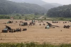 Binh sỹ Hàn Quốc tham gia cuộc tập trận gần Khu vực phi quân sự (DMZ) ở Paju, tỉnh Gyeonggi (Hàn Quốc) ngày 22/6. (Ảnh minh họa. Nguồn: EPA/TTXVN)