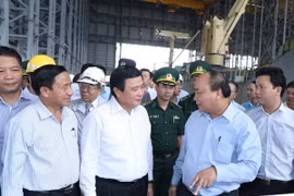 Thủ tướng Nguyễn Xuân Phúc đi kiểm tra dự án Formosa của Công ty TNHH gang thép Hưng Nghiệp Formosa Hà Tĩnh (FHS) tại Khu công nghiệp Vũng Áng, tỉnh Hà Tĩnh. (Ảnh: Thống Nhất/TTXVN)