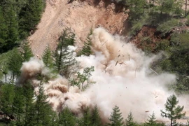 Triều Tiên cho nổ đường hầm số 2 tại bãi thử hạt nhân Punggye-ri, tỉnh Bắc Hamgyong ngày 24/5. (Nguồn: YONHAP/TTXVN)