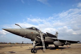 Chiến đấu cơ Rafale của Pháp tại căn cứ không quân ở miền bắc Saint-Dizier. (Nguồn: AFP/TTXVN)