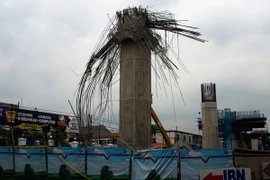 Công trình xây dựng dự án đường sắt nhẹ ở Jarkata, Indonesia. (Nguồn: AFP/TTXVN)