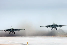 Máy bay chiến đấu Sukhoi Su-25 của Nga cất cánh từ căn cứ quân sự Hmeimim ở tỉnh Latakia (Syria) ngày 16/3/2016. Ảnh: (Nguồn: AFP/TTXVN)