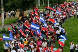 Người dân Nicaragua tham gia cuộc tuần hành vì an ninh và hòa bình tại Managua ngày 7/7. (Nguồn: AFP/TTXVN)