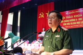 Thượng tướng Nguyễn Trọng Nghĩa, Phó Chủ nhiệm Tổng cục Chính trị Quân đội Nhân dân Việt Nam, phát biểu tại Hội thảo. (Ảnh: Tá Chuyên/TTXVN)