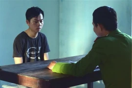 Đối tượng Quàng Văn Tiến tại cơ quan điều tra. (Ảnh: Quốc Việt/TTXVN)