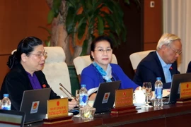 Chủ tịch Quốc hội Nguyễn Thị Kim Ngân và các Phó Chủ tịch Quốc hội điều hành phiên họp. (Ảnh: Trọng Đức/TTXVN)