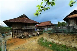Nhà sàn của người Thái mang tính cộng đồng nên được làm gần nhau. (Ảnh: Phan Tuấn Anh/TTXVN)