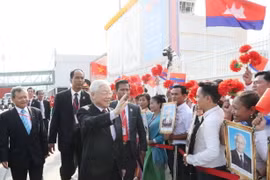 Lễ đón Tổng Bí thư, Chủ tịch nước Nguyễn Phú Trọng tại Sân bay Quốc tế Pochentong ở Thủ đô Phnom Penh. (Ảnh: Trí Dũng/TTXVN)