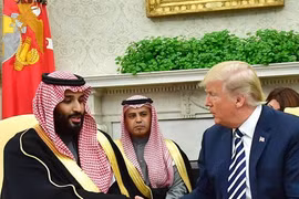 Tổng thống Mỹ Donald Trump và Thái tử Saudi Arabia Mohammed. (Nguồn: EPA)