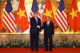 Thủ tướng Nguyễn Xuân Phúc hội kiến Tổng thống Hoa Kỳ Donald Trump. (Ảnh: Thống Nhất/TTXVN)