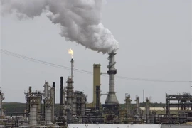 Một cơ sở khai thác dầu tại Fort McMurray, Canada. (Nguồn: AFP/TTXVN)