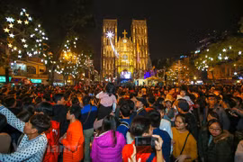 Nhà thờ Lớn Hà Nội đêm Noel 24/12. (Ảnh: Minh Sơn/Vietnam+)