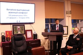 Giáo sư Kolotov trình bày những diễn biến chính của sự kiện năm 1979. (Ảnh: Tâm Hằng/Vietnam+)