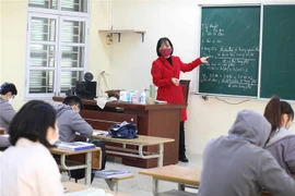 Theo quy định, giáo viên đã tiêm đủ hai mũi vaccine phòng COVID-19 mới tới trường dạy trực tiếp. (Ảnh: Thanh Tùng/TTXVN)