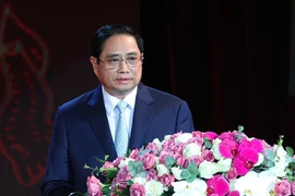 Thủ tướng Phạm Minh Chính chia sẻ với cán bộ, chiến sỹ và đồng bào cả nước tại chương trình giao lưu nghệ thuật “Nghĩa tình quân dân". (Ảnh: Dương Giang/TTXVN)