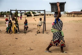 Người dân tại trại tị nạn ở Kajuru, bang Kaduna, Nigeria, ngày 14/2/2019. (Ảnh: AFP/TTXVN)