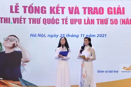 Em Đào Anh Thư tác giả bức thư đạt giải Nhất quốc gia và giải Ba quốc tế Cuộc thi viết thư UPU lần thứ 50 chia sẻ những kinh nghiệm của bản thân khi viết một bức thư tại Lễ phát động cuộc thi viết thư UPU lần thứ 51. (Nguồn: vnpost.vn)