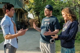 Phim hài Neighbors bất ngờ truất ngôi Spiderman 2