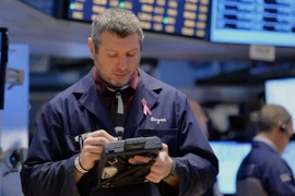 Chứng khoán Mỹ, châu Âu tiếp tục lùi bước phiên thứ 2 liên tiếp