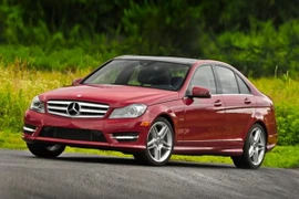 Mercedes-Benz không dùng động cơ 3 xylanh cho RWD