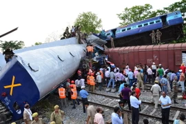 [Photo] Ít nhất 20 người chết trong vụ tai nạn tàu hỏa ở Ấn Độ