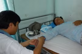 Gần 100 công nhân ở Bình Dương phải nhập viện sau bữa ăn tối
