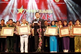 [Photo] Vinh quang Việt Nam tôn vinh các tập thể, cá nhân tiên tiến