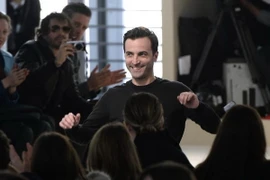 Giám đốc sáng tạo mới của LV mở màn ấn tượng