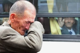 Hơn 100 người Hàn Quốc tới Triều Tiên để đoàn tụ 