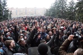 "Kiev đối thoại với miền Đông Ukraine là một bước tiến"