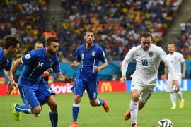 Đồng đội ở Manchester United lên tiếng bênh vực Wayne Rooney