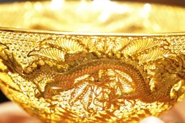 Giá vàng châu Á giao dịch gần mức thấp nhất 4 tháng qua